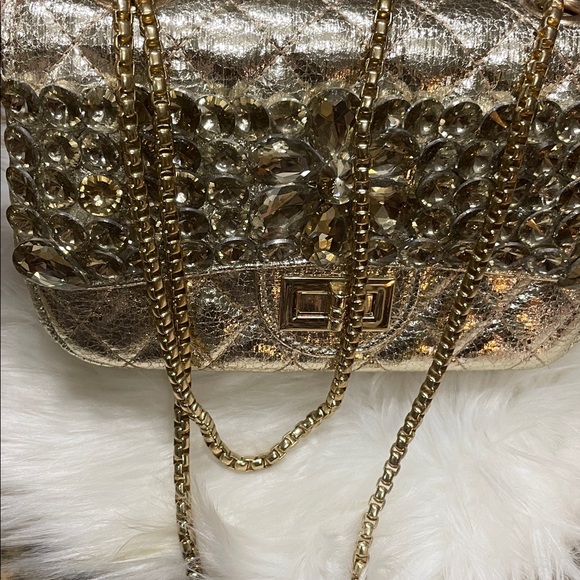 Elegant Gold Quilted Women's Bag - Picture 9 of 13